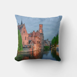 Coussin Vieille ville et beffroi la nuit à Bruges