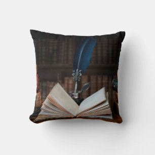 Coussin Vieux livres, stylo à talons et encre vintage sur