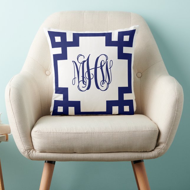 Coussin Vigne clé grecque de la marine blanche Monogramme  (Créateur téléchargé)