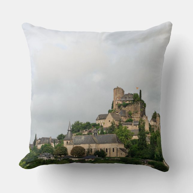 Coussin Village de Turenne en France (Recto)