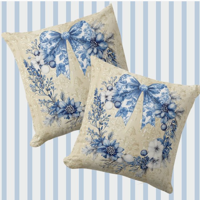 Coussin Vintage Chinoiserie Blue White Wreath Bow Holiday  (Elegant chinoiserie wreath and bow on an antique damask pattern.)