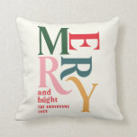 Coussin Vintage joyeux et coloré plissé Chritsmas<br><div class="desc">Elégante typographie graphique vintage joyeux chritsmas carte dans des feux festifs amusants. Une partie d'une collection de vacances audacieuse et amusante.</div>