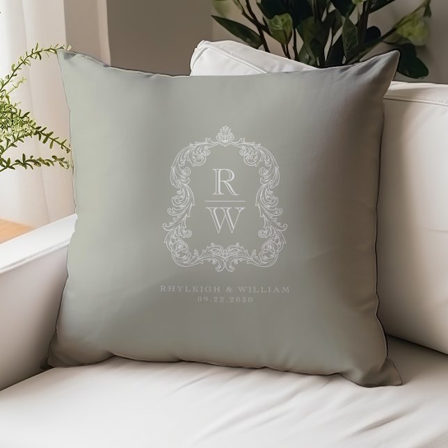 Coussin Vintage Monogram Crest Names Sage Green Wedding (Créateur téléchargé)