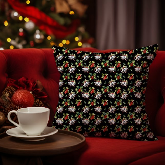 Coussin Vintage Noël Vacances Cloches d'argent et Holly (Vintage Christmas Holiday Silver Bells, Holly and Berries Black Throw Pillow)