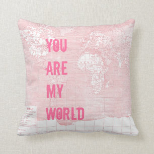 Coussin vintage rose de carte du monde