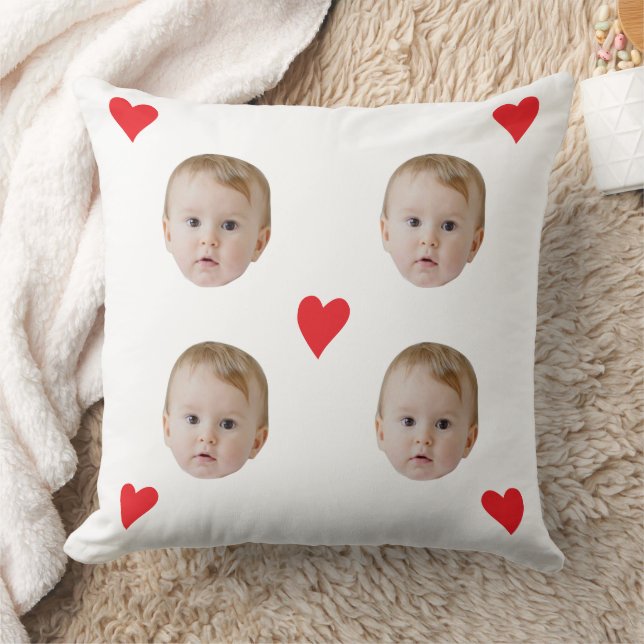 Coussin Visage de bébé personnalisé avec des cœurs (Couverture)