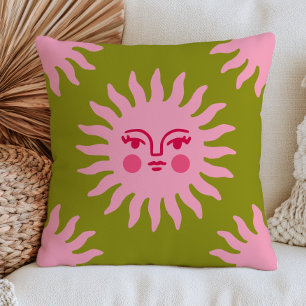 Coussin Visage de soleil bohème rose sur fond vert chic et