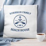 Coussin Votre Beach House Nom de famille Ancre Oars Stars<br><div class="desc">Elégant coussins jettent avec votre nom de famille personnalisé ou autre texte,  une ancre de bateau nautique personnalisée avec des avirons croisés et des étoiles en bleu marine sur le blanc ou changer de couleur pour correspondre à votre décor maison.</div>