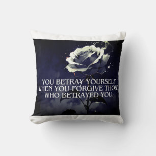 Coussin "Vous vous trahissez - Citation Rose foncée sur la