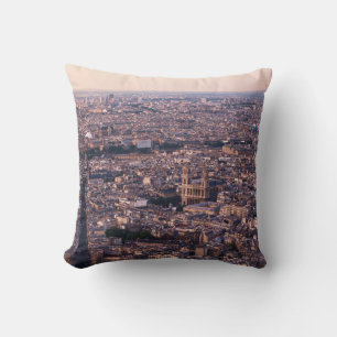 COUSSIN VUE AÉRIENNE DES BÂTIMENTS DE LA VILLE EN JOURNÉE