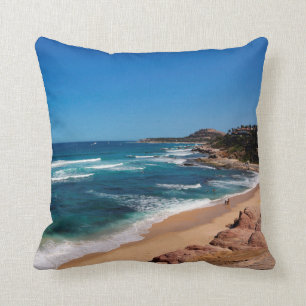 Coussin Vue aérienne des touristes marchant sur la plage
