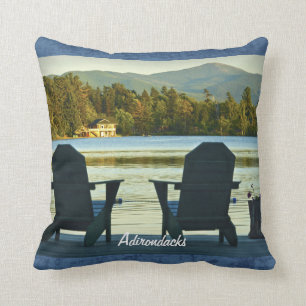 Coussin Vue des chaises d'Adirondack dans l'Adirondacks,