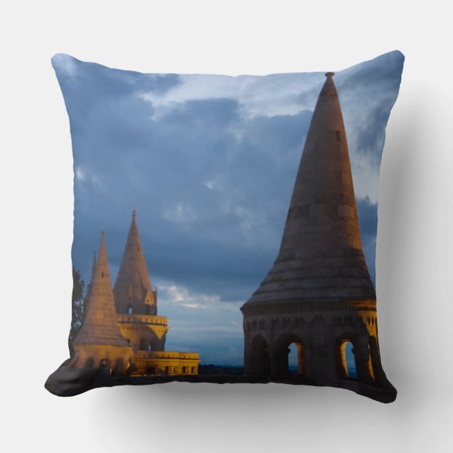 Coussin Vue nocturne sur le bastion des pêcheurs, Castle H (Recto)