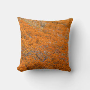 Coussin Vue sur la forêt orange. Arrière - plan de feuille