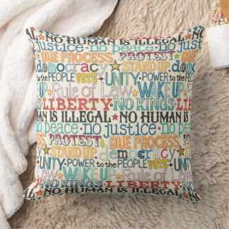 Coussin wake up stand up typography