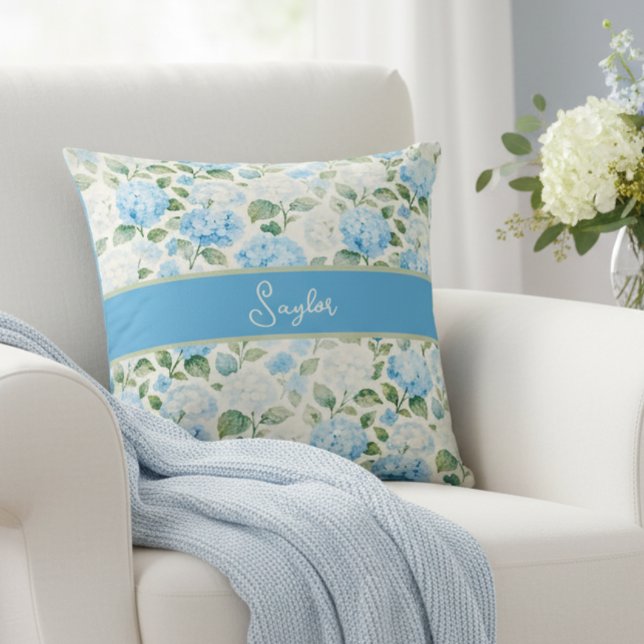 Coussin Watercolor Blue Hydrangea Floral Name (Créateur téléchargé)