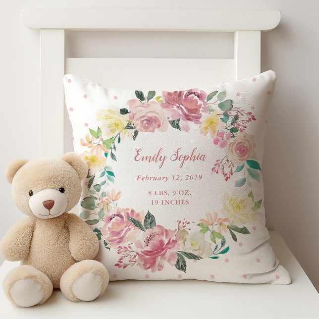 Coussin Watercolor Floral Wreath | Statistiques de naissan (A baby birth stats pillow with a pretty floral wreath)