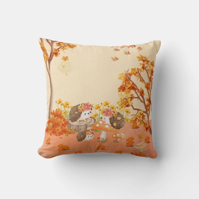 Coussin Whimsy d'automne : Hérisson dans une forêt cosy (Recto)