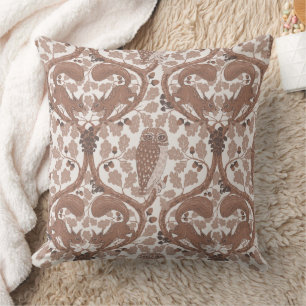 Coussin Whispers/Chouettes et écureuils des bois dans le c