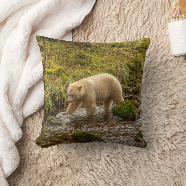 Coussin White Spirit Bear Chasse pour poisson sur Riordan  (Couverture)