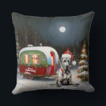 Coussin Winter Great Dane Caravan Christmas Adventure<br><div class="desc">Laissez-vous tenter par la magie d'une nuit d'hiver enneigée alors qu'une caravane glisse gracieusement à travers le paysage illuminé par la lune. La beauté sereine de la neige scintillante et l'éclat enchanteur de la lune créent une scène captivante, promettant une aventure de Noël inoubliable remplie de chaleur, de joie et...</div>