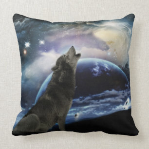 Coussin Wolf hurle sur la lune