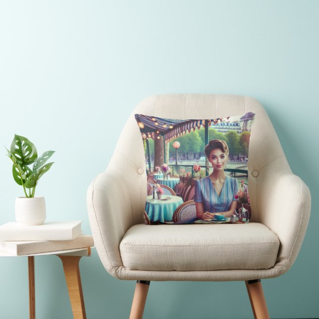 Coussin Woman in restaurant Throw Pillow (Chaise)