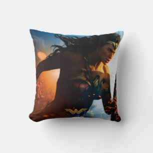 Coussin Wonder Woman court sur le champ de bataille