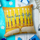 Coussin Yellow Gold Hanoukka Menorah Paix Amour et Lumière<br><div class="desc">"Paix, amour et lumière." Une photo de fond d'une menorah d'art colorée, jaune et or vous permet d'inaugurer les vacances d'Hanoukka dans le style. Sentez la chaleur et la joie de la saison des fêtes chaque fois que vous vous relaxez sur cet étonnant et coloré Hanoukka jetez un oreiller. Fait...</div>