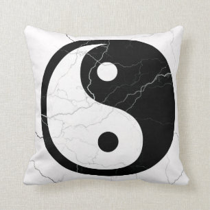 Coussin Yin noir et blanc et Yang