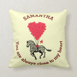 Coussin Zèbre romantique et coeur rouge personnalisés