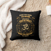 Coussin Zen Yoga Spirituel Om Ce Que Vous Pensez Devenir (Couverture)