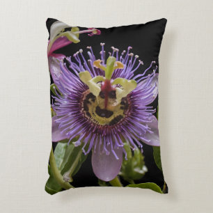 Coussins Décoratifs Beauté énigmatique : Fleur de passion violette