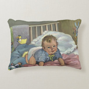 Coussins Décoratifs Bébé mignon vintage jouant dans un berceau, heure 