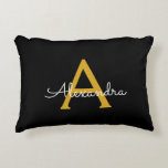 Coussins Décoratifs Black Gold Modern Script Girl Monogramme Nom<br><div class="desc">Nom du monogramme de script noir et or et Coussin initial. La coussin fait le cadeau parfait pour 16 ans,  mariage,  douche nuptiale,  baby shower ou bachelorette pour quelqu'un décorant sa chambre en or rose.</div>