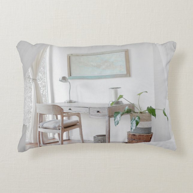 COUSSINS DÉCORATIFS BUREAU VIDE PRÈS DU RIDEAU (Devant)