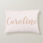 Coussins Décoratifs Calligraphie minimaliste de flush Nom personnalisé<br><div class="desc">Design de nom personnalisé simple,  moderne et élégant en lettrage manuel pêche sur un arrière - plan doux et blush.</div>