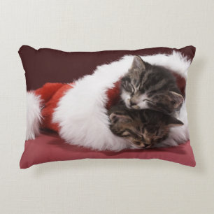 Coussins Décoratifs Chatons endormis ensemble dans le casquette de