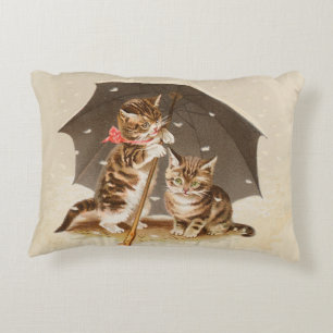 Coussins Décoratifs Chatons vintage sous parapluie art de chat antique