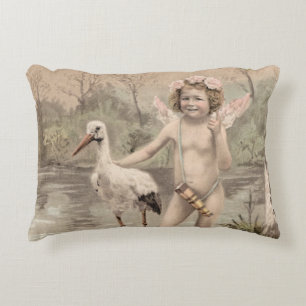 Coussins Décoratifs Cherub vintage avec cigogne près du lac
