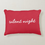 Coussins Décoratifs Citation de Noël Silent Night Festive Rouge Modern<br><div class="desc">Cet élégant oreiller de Jeu de Vacances présente le classique Noël disant Silent Night dans élégante typographie de script rouge et blanc. Idéal pour ajouter une touche cosy et festive à votre décor maison, il allie simplicité moderne et message de vacances intemporel, ce qui en fait un bel accent pour...</div>