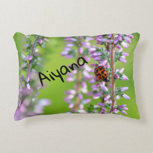 Coussins Décoratifs Coccinelle sur fleur violette -