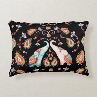 Coussins Décoratifs Eléphant tribal : Motif aquarelle Paisley.