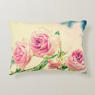 Coussins Décoratifs Fleurs vintages de rose de rose dans le jardin
