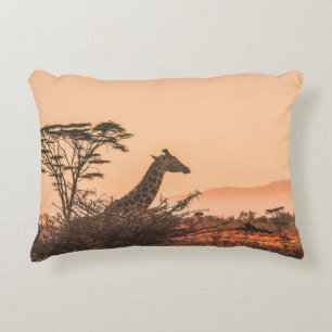 COUSSINS DÉCORATIFS GIRAFFE NOIR ET BLANC SUR LE CHAMP GRASS BROWN