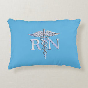 Coussins Décoratifs Infirmière inscrite RN Caduceus sur Baby Blue