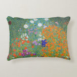 Coussins Décoratifs Jardin Fleur Paysage coloré Gustav Klimt<br><div class="desc">Un accent coussin avec la peinture à l'huile d'art de Gustav Klimt (1862-1918),  Flower Garden (vers 1906) ou Bauerngarten. Paysage coloré de pétunias,  de maîtres et d'autres fleurs dans le jardin de l'époque Art Nouveau.</div>