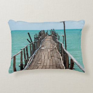 Coussins Décoratifs Joli pont en bois avec arrière - plan bleu de mer