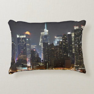 Coussins Décoratifs La lune se lève au-dessus du Midtown New York.