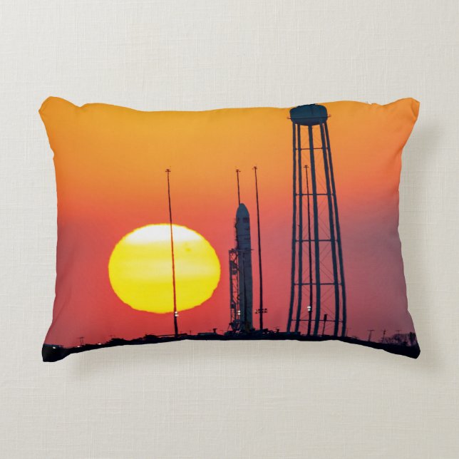 Coussins Décoratifs Lancement de la nASA Antares Rocket Sunrise (Devant)